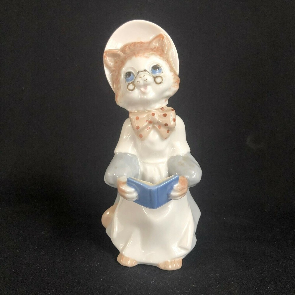 CASADES Porcelain Figurine Grandma Cat w Book Porcelanas Made in Spain